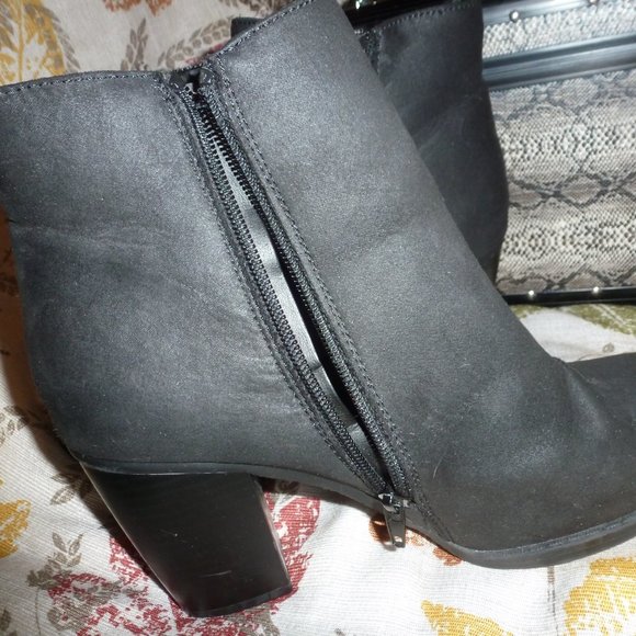 Fall Sale- Black Heeled zippered Ankle Booties sz 8.5 &10 - Picture 6 of 10